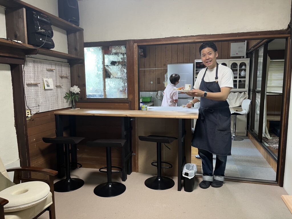カフェマスター風牧師1